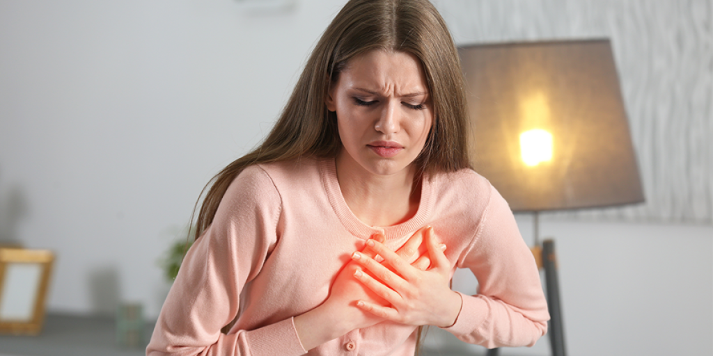 MUJER-ENFERMEDAD-CARDIACA.png