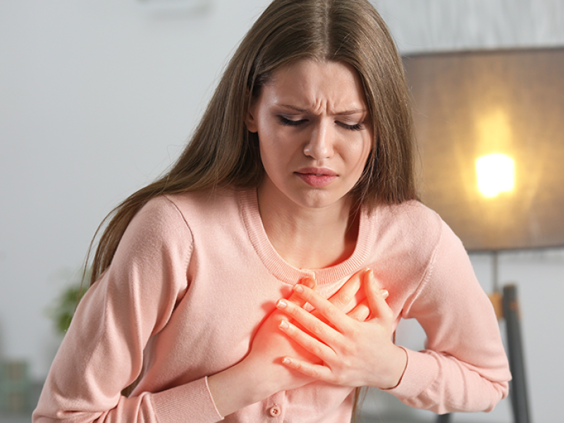 MUJER-ENFERMEDAD-CARDIACA.png