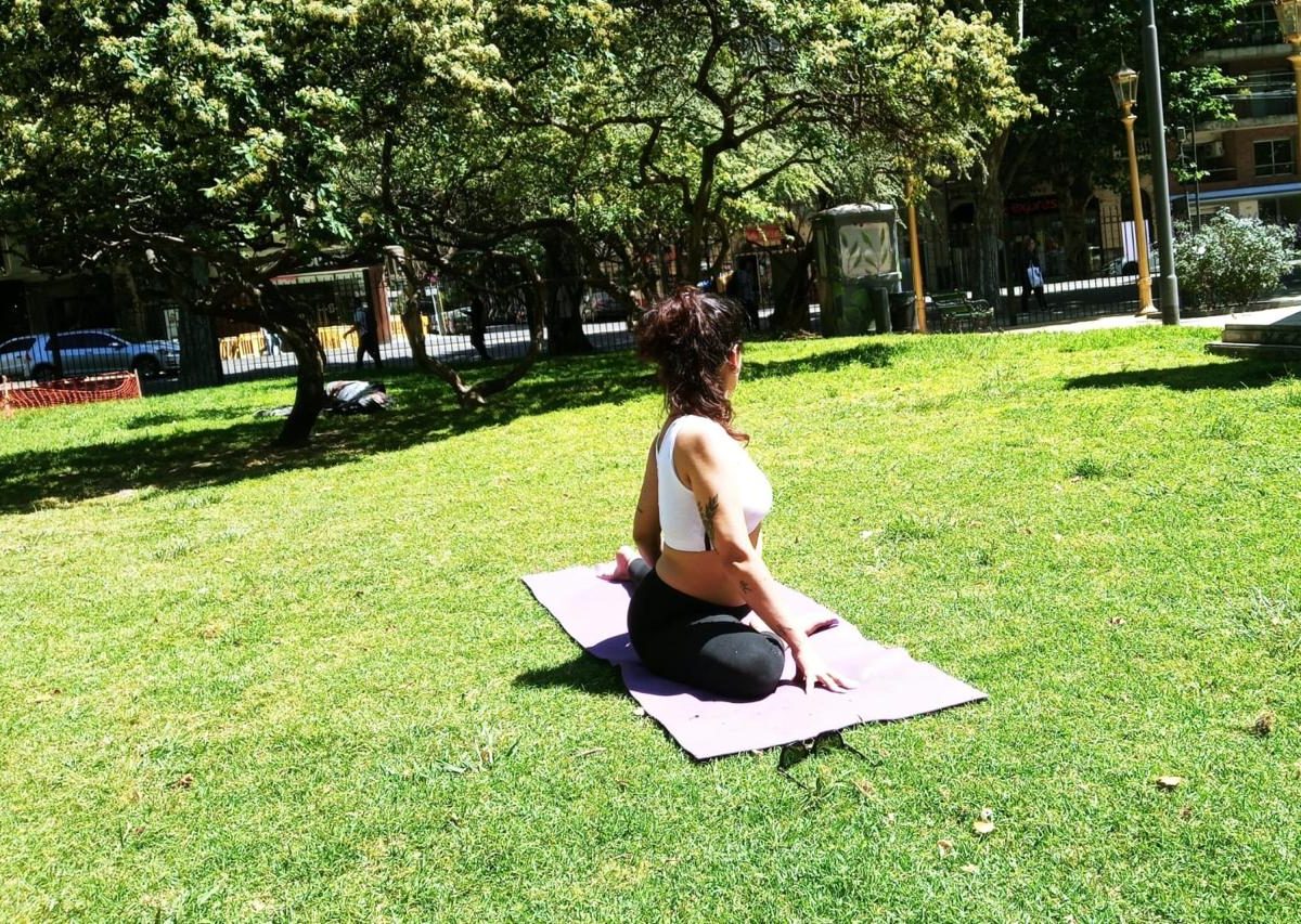 YOGA-EN-EL-PARQUE-2.jpg