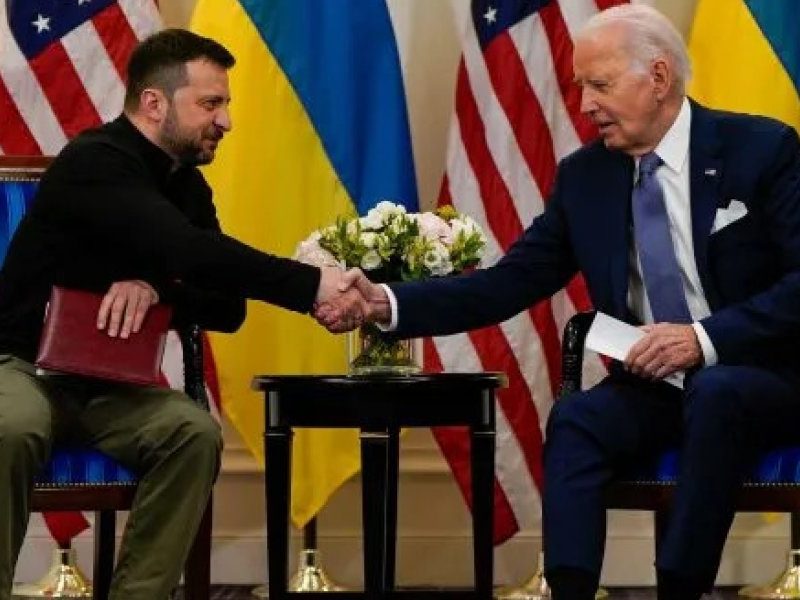 zelenski-y-bidenjpg.jpg
