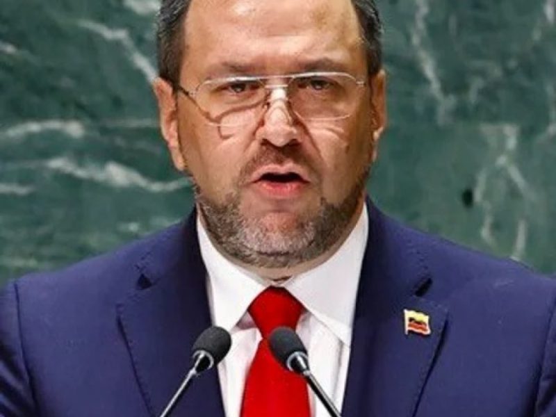 YVÁN GIL.jpg