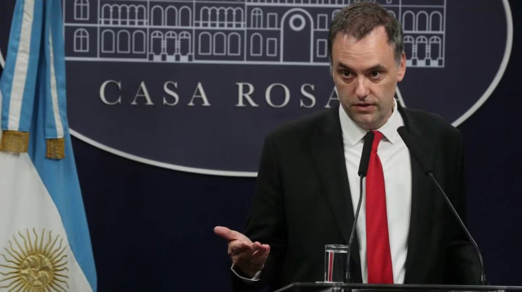 manuel adorni.jpg