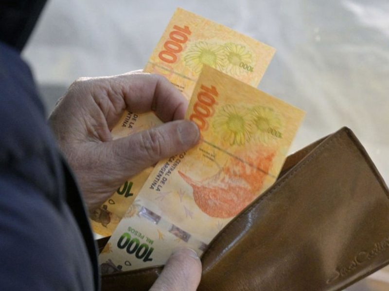 cnne-1303213-argentina-salario-minimo-aumento.jpg