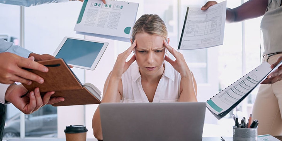 mujer-con-estres-en-el-trabajo-1.jpg
