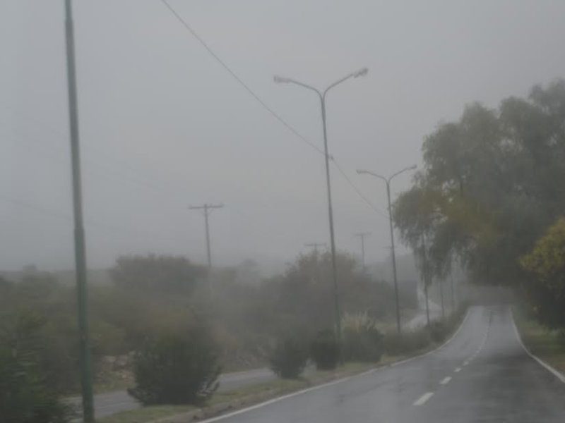 La-visibilidad-en-rutas-y-autopistas-provinciales-es-reducida-por-lloviznas-y-bancos-de-niebla..jpg
