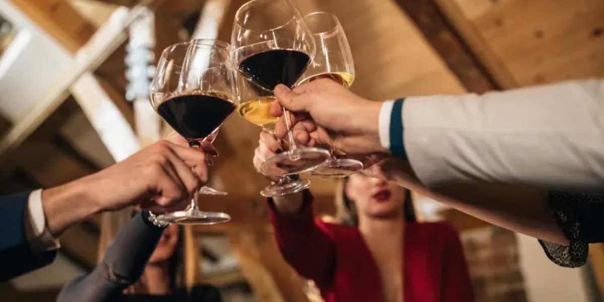 gente-tomando-vino-xd.png