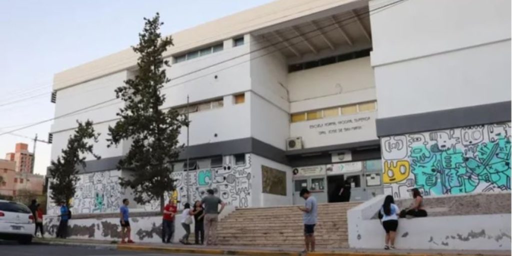 escuela neuquen.JPG