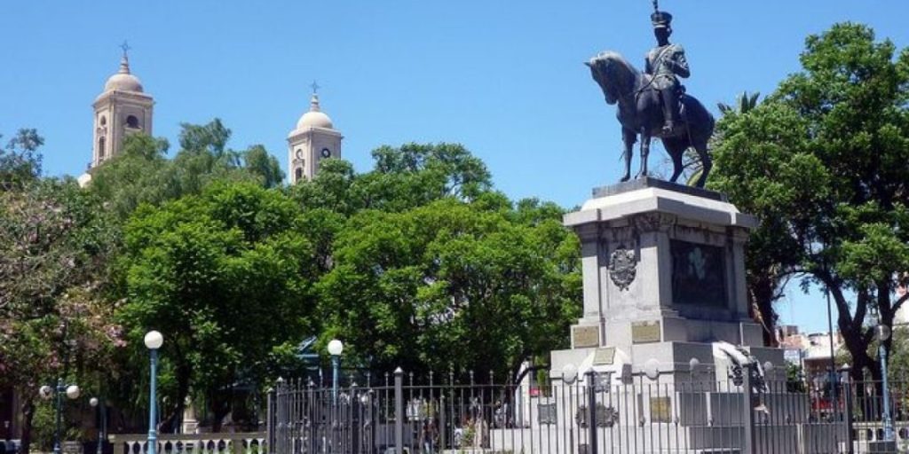 plaza pringles san luis.jpg