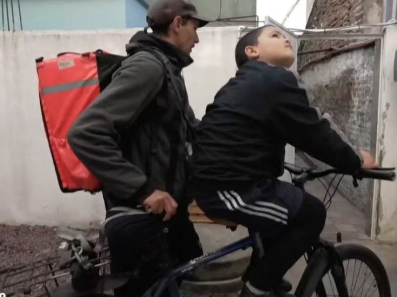 ruben y su hijo.JPG