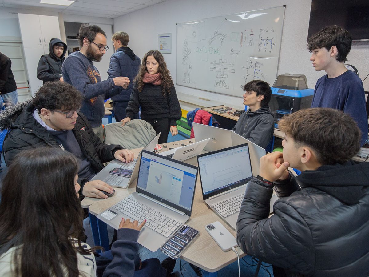 ALUMNOS-DE-LA-EINSTEIN-REALIZAN-UNA-PROTESIS-6.jpg
