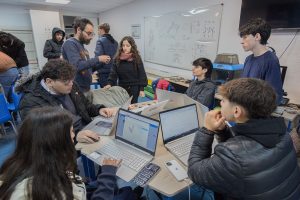ALUMNOS-DE-LA-EINSTEIN-REALIZAN-UNA-PROTESIS-6.jpg