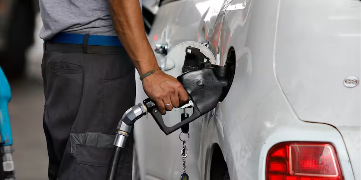la-petrolera-estatal-ypf-anuncio-un-aumento-en-TCVMZECLYFBFHASRTUSWGOMYCM.png