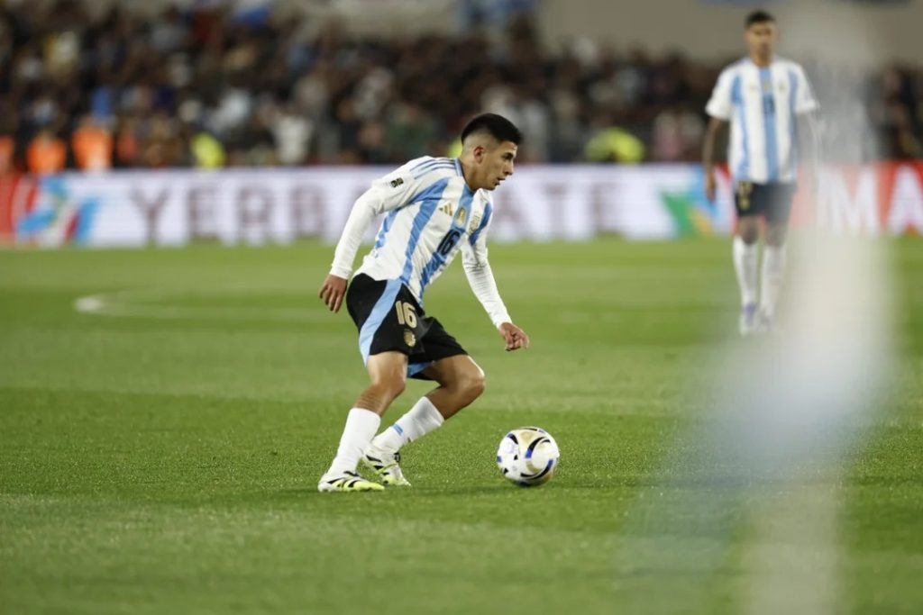 TIAGO ALMADA.jpg