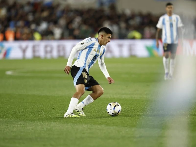 TIAGO ALMADA.jpg