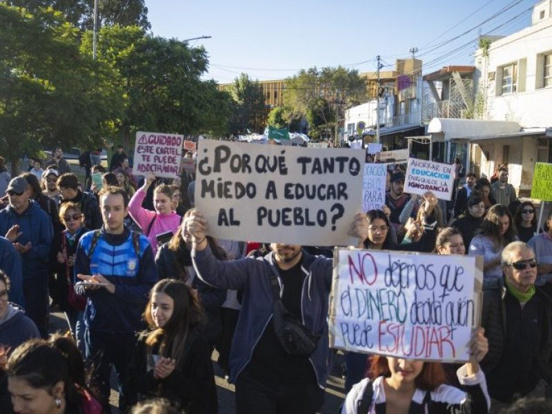 20240423-Marcha-en-la-defensa-de-la-educación-pública-6.jpg