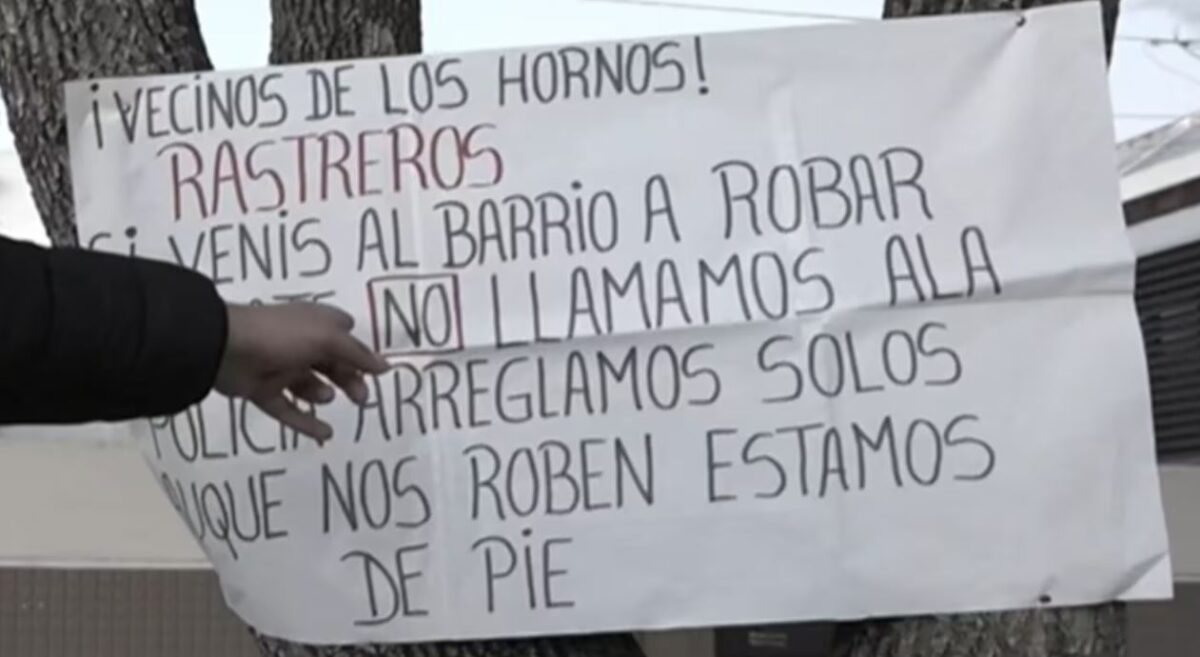 vecinos armados.JPG