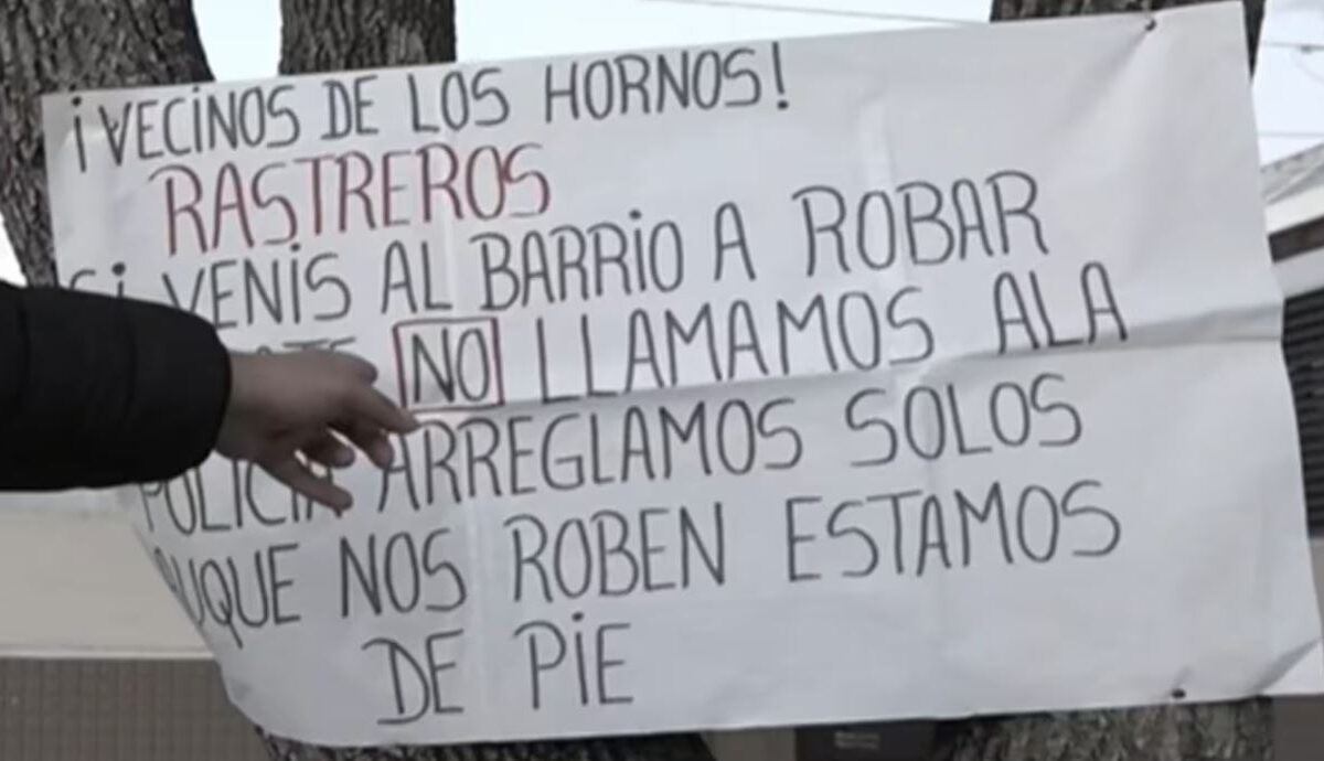 vecinos armados.JPG