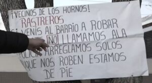vecinos armados.JPG