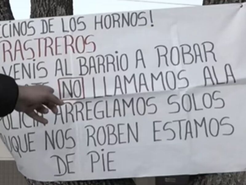 vecinos armados.JPG