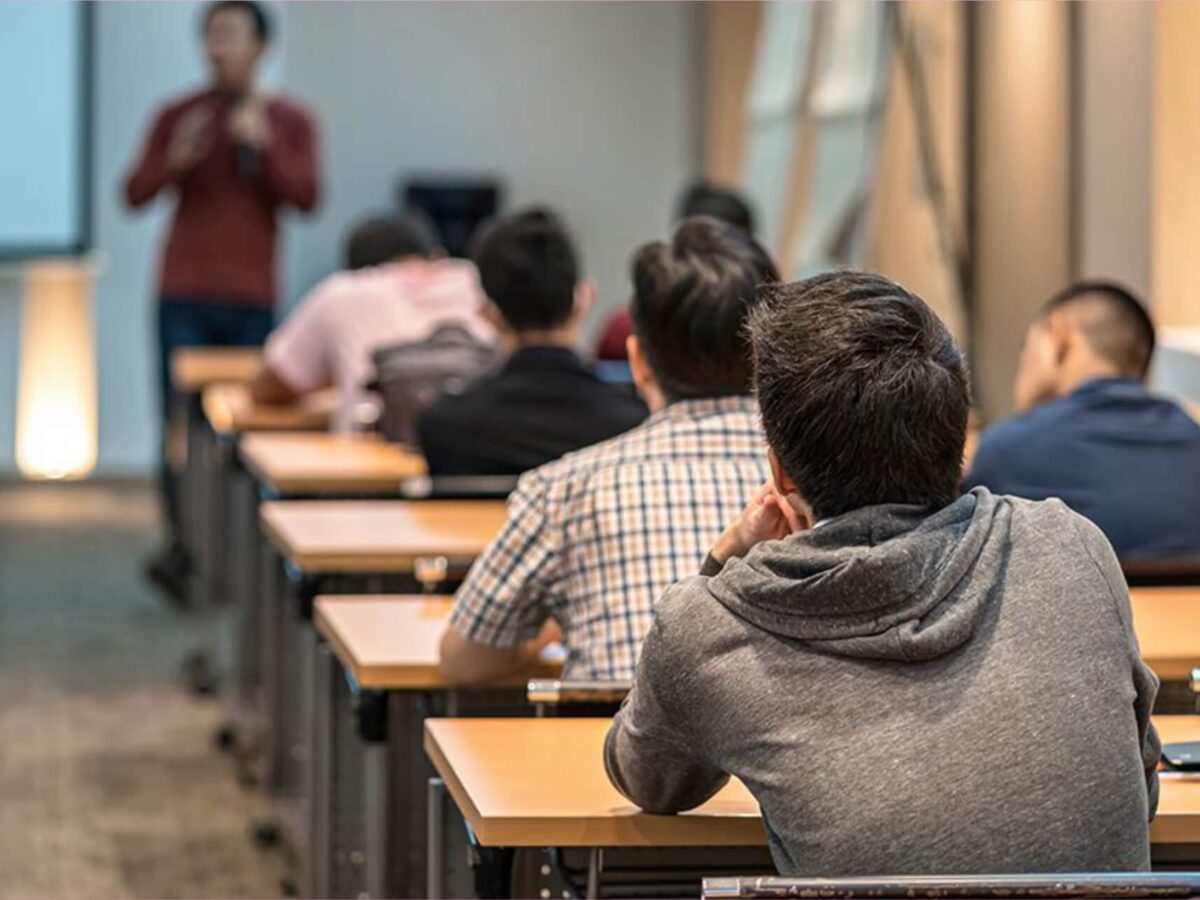 estudiantes-universitarios-profesores-universidades-Francisco-Diaz.jpg