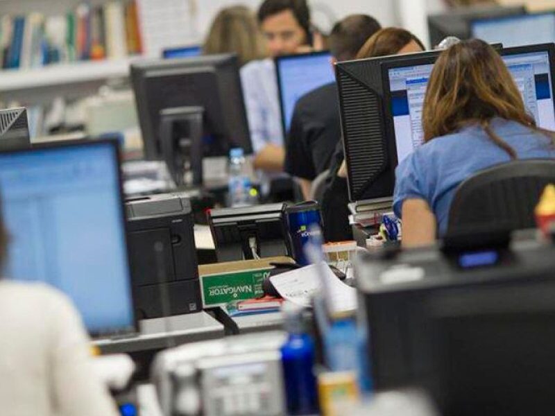 empleado-publico-oficina-administracion.jpg