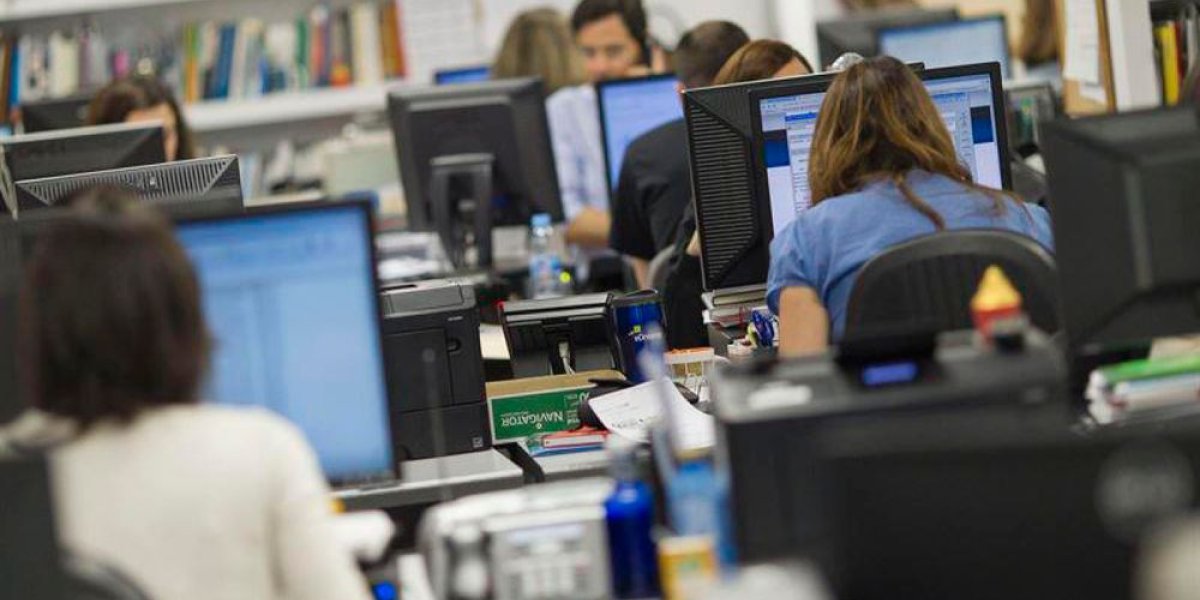empleado-publico-oficina-administracion.jpg