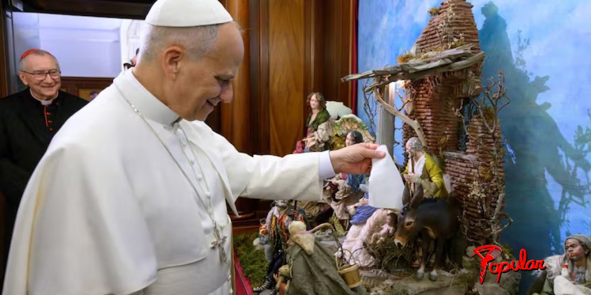 el-papa-leon-xiv-observa-un-pesebre-en-visperas-de-navidad-foto-efe-VRI5CN6NNNDVFOCVV77V374VEU.jpg