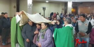 manto-virgen-copacabana.jpg