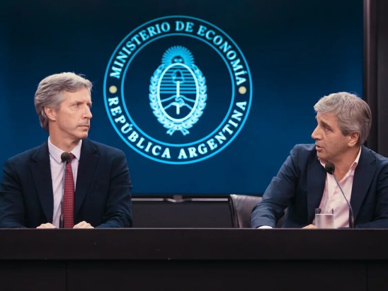 LUIS CAPUTO Y SANTIAGO BAUSILI.jpg