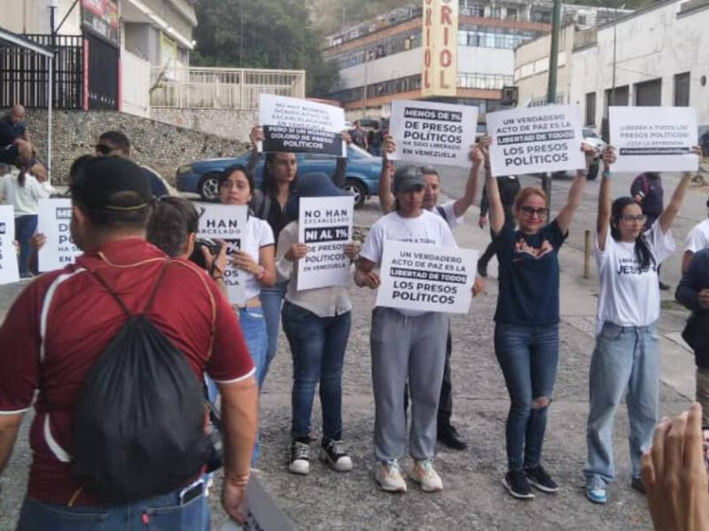 1768074062-familiares-presos-politicos-venezuela-exigen-concreten-excarcelaciones.jpg