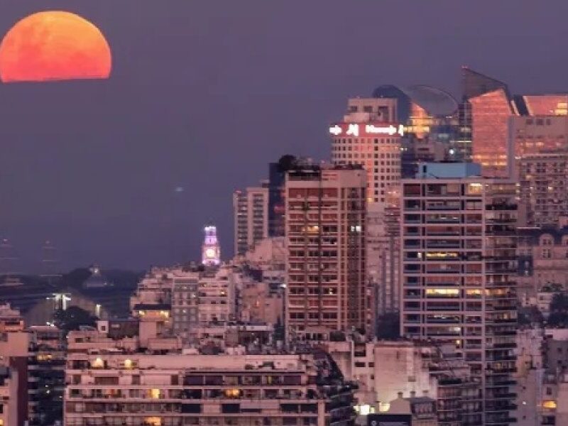 LUNA ROJA.jpg
