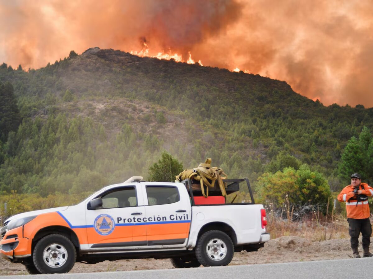 siguen-los-incendios-forestales-en-chubut-foto-reutersnicolas-palacios-FXAAXZ7CSONO2QLDVDPRTV2MNU.jpg