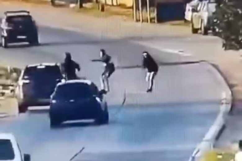 el-momento-en-que-el-delincuente-esta-por-ser-463NOEK42ZDWRPFIQ7ZQLNNFQA.jpg