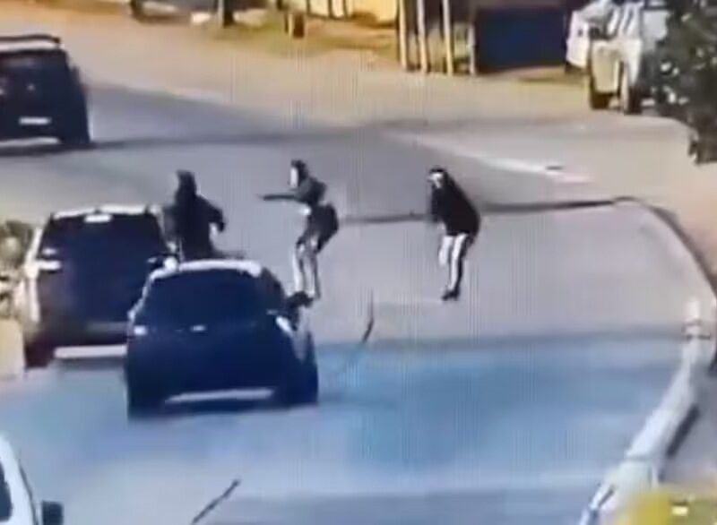 el-momento-en-que-el-delincuente-esta-por-ser-463NOEK42ZDWRPFIQ7ZQLNNFQA.jpg
