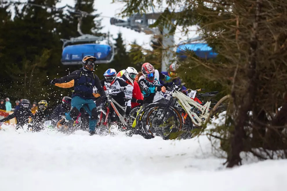 Chinese-Downhill-Red-Bull-CVR (1).jpg