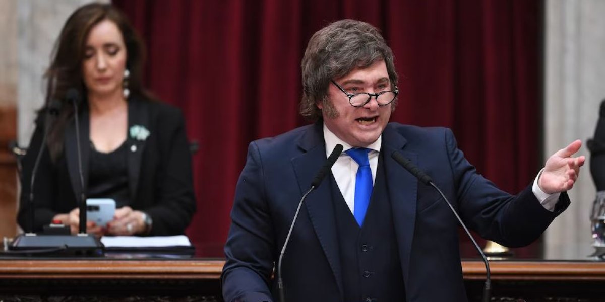 milei senado.JPG