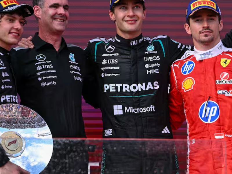 kimi-antonelli-izquierda-y-george-russell-H7AE7GE4PNGH7BTQOQN2536X3I.png