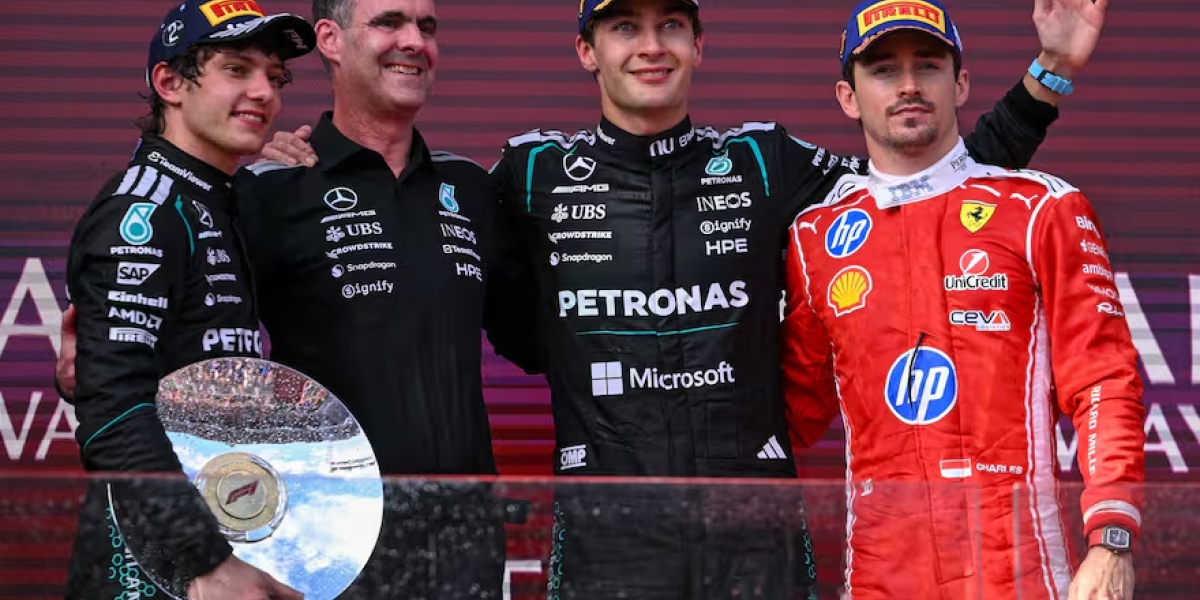 kimi-antonelli-izquierda-y-george-russell-H7AE7GE4PNGH7BTQOQN2536X3I.png