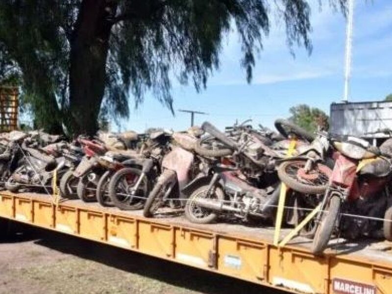 paseo ferroviario.motos.JPG