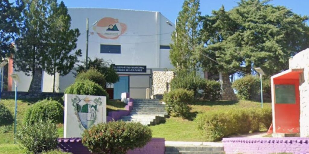 polideportivo municipal.JPG